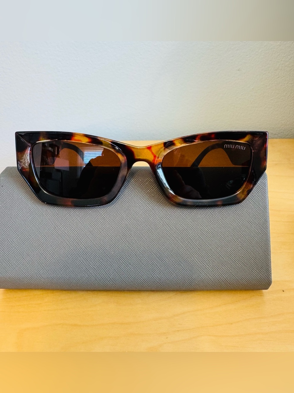 Miu Miu Tortoiseshell Rectangular Sunglasses - Brown